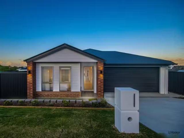 Charming 4 BR 66 Castle Field Drive, Murwillumbah House for re.
