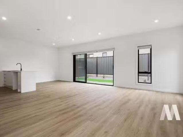 Charming 4 BR 696 Grand Boulevard, Mickleham, VIC 3064