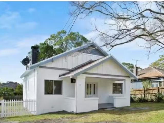 Deal! 4 BR 69 Archbold Road, Roseville House for rent Listed.