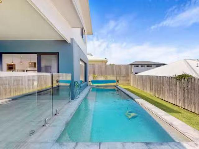 Cozy 4 BR 60 Ross Road, UPPER KEDRON, QLD 4055 House for Rent