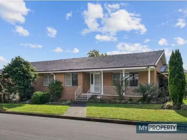 Charming 4 BR 63 Norfolk Road, North Epping House for rent Li.