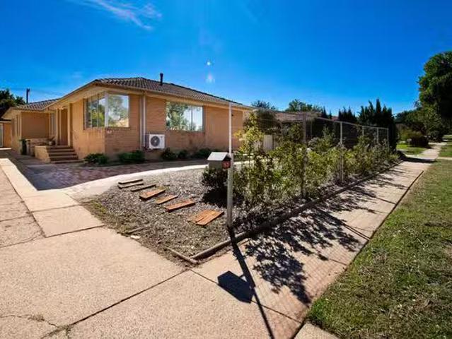 Unique 4 BR 63 Copland Drive, Melba, ACT 2615