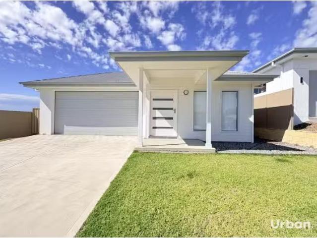 Unique 4 BR 6 Mc Duff Avenue, North Rothbury House for rent L.