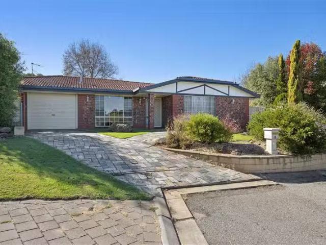 Nice 4 BR 6 Sangiovese Court, OLD REYNELLA, SA 5161 House fo.