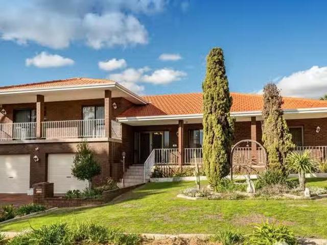 Rental! 4 BR 6 Sunset Court, SPEARWOOD, WA 6163 House for Rent