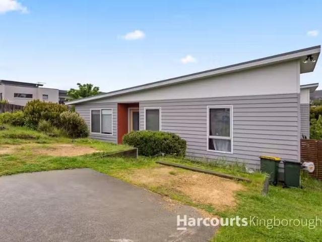 Charming 4 BR 6 Queens Parade, KINGSTON, TAS 7050 House for.