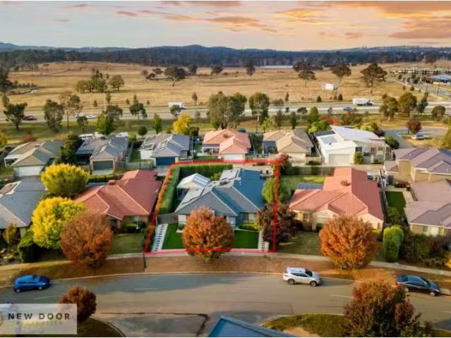 Nice 4 BR 6 Waghorn Street, GUNGAHLIN House for rent Listed b.