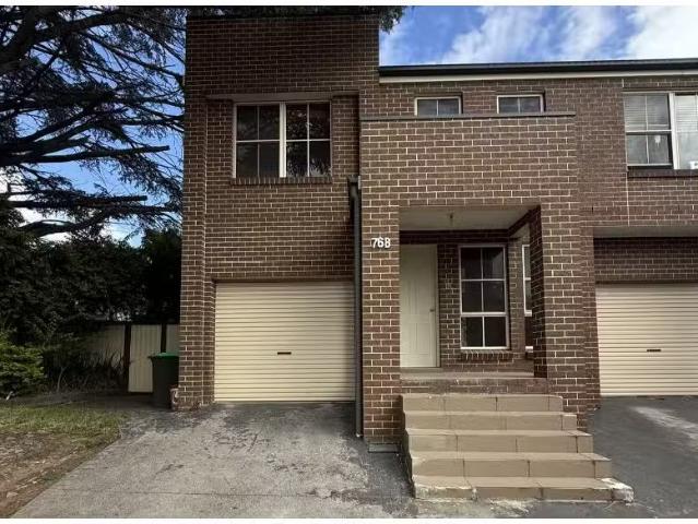 Rental! 4 BR 76B The River Road, Revesby Townhouse for rent L.