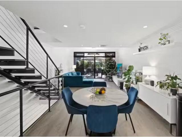 For Rent! 4 BR 7/2a Pyrmont Bridge Road, Camperdown Townhouse.
