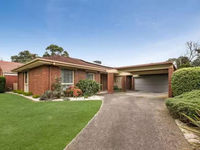 Charming 4 BR 7 Franciscan Avenue, FRANKSTON, VIC 3199 House.