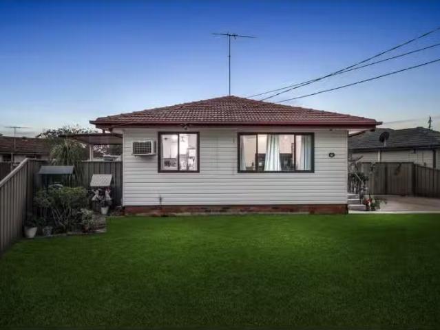 Charming 4 BR 7 Mallee Street, North St Marys House for rent.