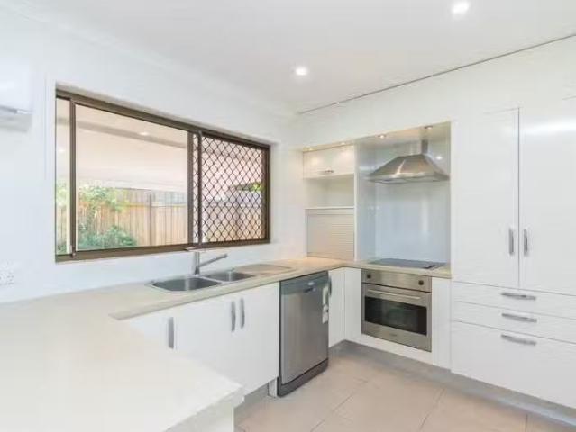 Deal! 4 BR 7 Saint Quentin Road, PETRIE, QLD 4502 House for.