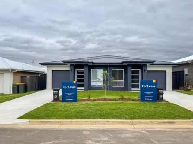 Cheap 4 BR 85 O'Shea Circuit, Cessnock Townhouse for rent Lis.