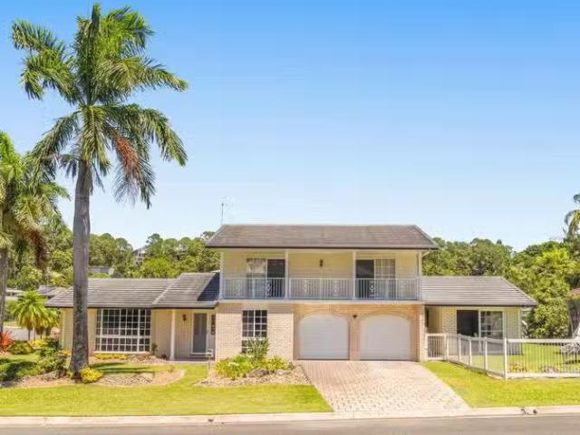 Nice 4 BR 88 Murtha Drive, Elanora, QLD 4221 House for Rent