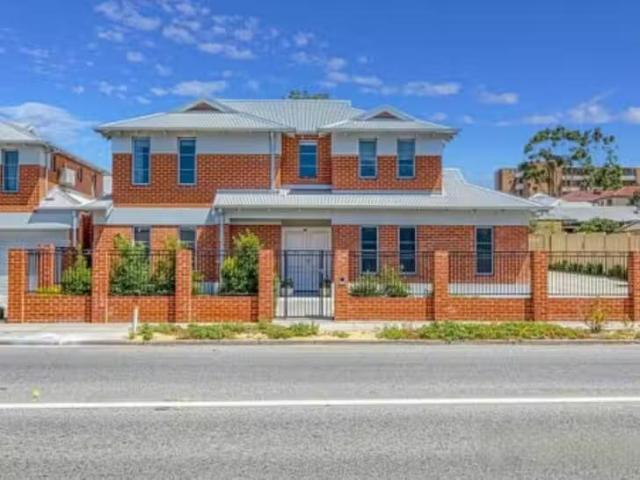 Cheap 4 BR 81 Mcmillan Street, Victoria Park, WA 6100