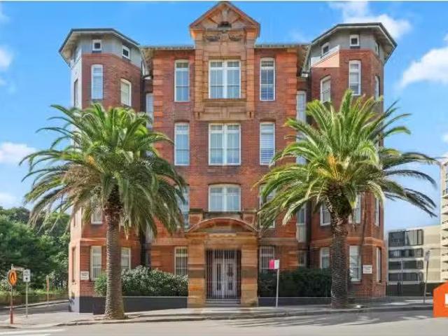 Unique 4 BR 8/2 Ocean Street, Newcastle Apartment for rent Li.