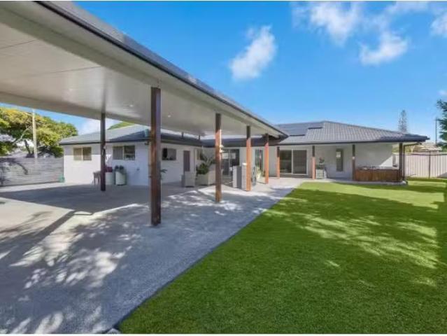Cozy 4 BR 8 Meridian Way, TWEED HEADS House for rent Listed b.