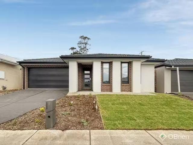 Cozy 4 BR 8 Trailwater Court, Warragul, VIC 3820