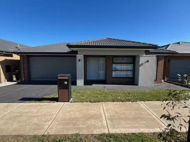 Unique 4 BR 98 Lumin Boulevard, Kalkallo, VIC 3064