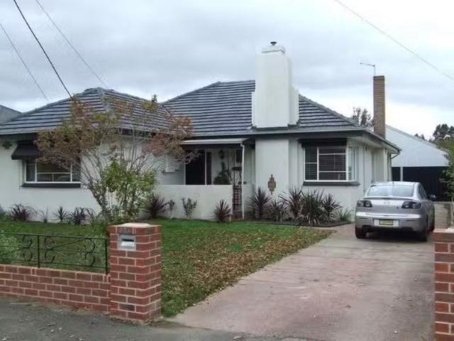 Cheap 4 BR 904 Armstrong St N, Ballarat North VIC 3350 House.