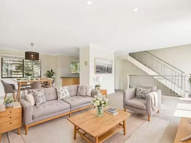 Cheap 4 BR 9/12 Geraldton Drive, Varsity Lakes, QLD 4227 Tow.