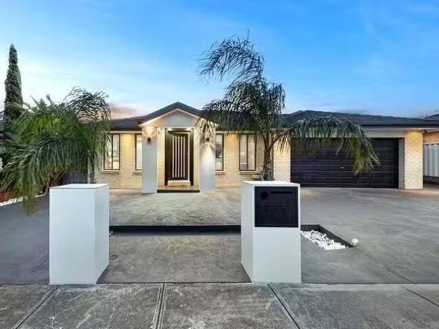 Nice 4 BR 9 Cooks Way, Taylors Hill, VIC 3037
