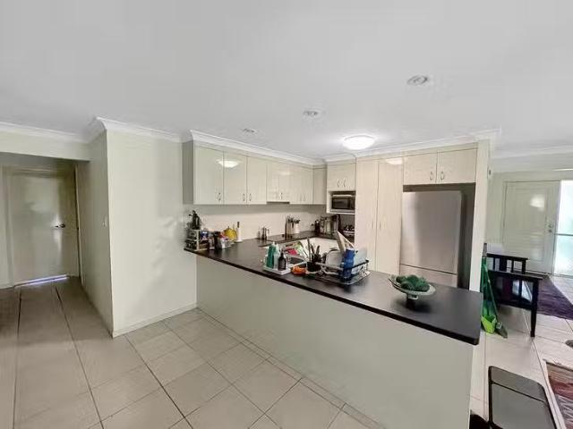 Just in! 4 Brittany Crescent, Raceview, QLD 4305