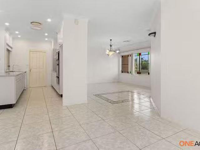 Rental! 4 Cameron Place, Alfords Point, NSW 2234