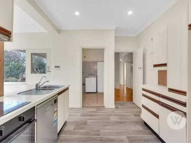 Just in! 4 Chalfont Way, Glengowrie, SA 5044