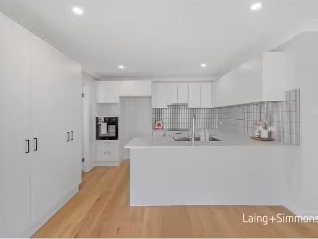 Charming 4 Colbeck St, Tregear House for rent Listed by Chris.