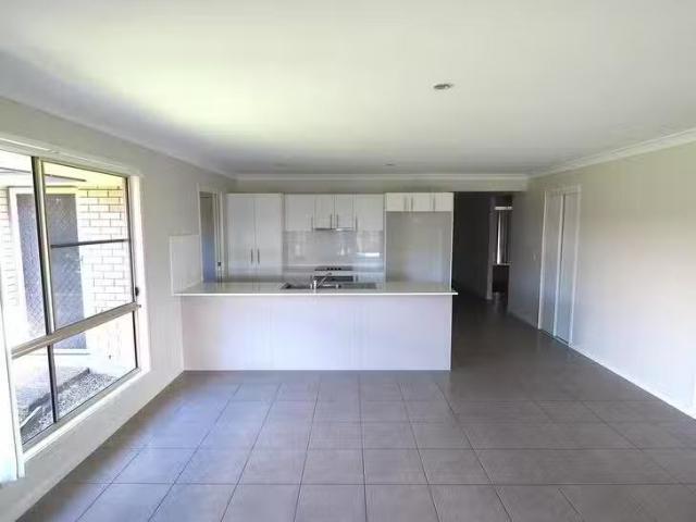 Rental! 4 Geraldton Street, Springfield Lakes, QLD 4300