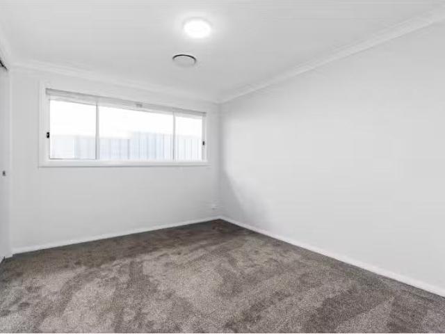 For Rent! 4 Glenelg Avenue, Wadalba House for rent Listed by.