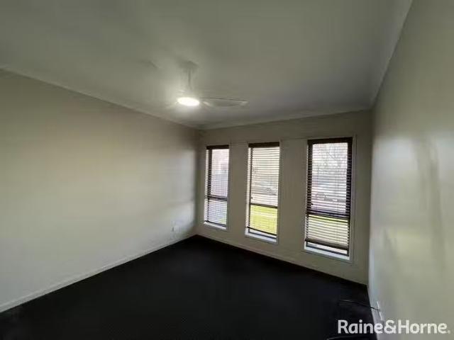Just in! 4 Gonis Circuit, Evanston Gardens, SA 5116