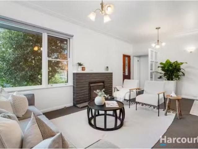 Charming 4 Hollywood Parade, New Lambton Heights House for ren.