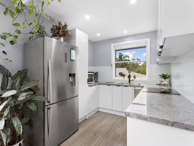 For Rent! 4 Kotara Crescent, Unanderra, NSW 2526 House for R.