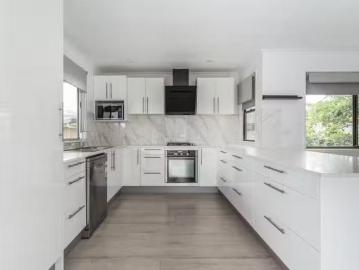 Unique 4 Pallinup St, Riverhills QLD 4074