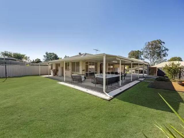 Cheap 4 Pinkwood Court, Yamanto, QLD 4305