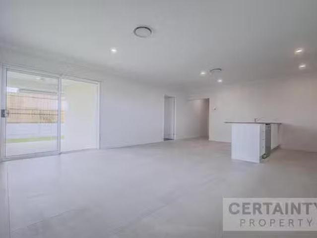 Rental! 4 Porter Way, Walloon, QLD 4306
