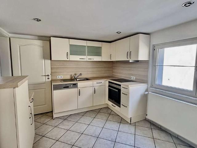 Charming 4 room family home with fitted kitchen and parking in Hofheim