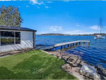 Unique 4 Sealand Road, Fishing Point House for rent Listed by.