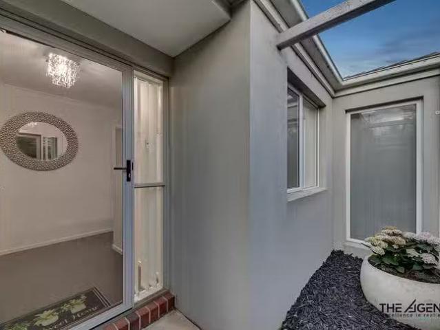 For Rent! 4 Walter Street, Tarneit, VIC 3029