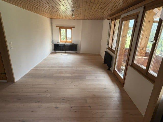 Charming 4.5 Room Apartment in the Heart of Filisur – Available Immediately