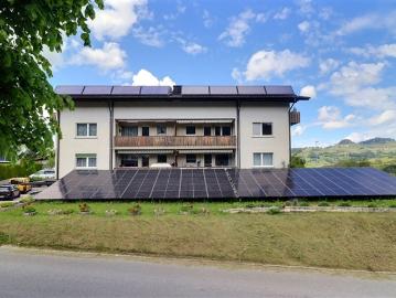 Charmante 4.5 Zimmer Wohnung mit Balkon und Garage