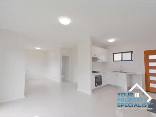 Rental! 4A Fleming Street, SPRING FARM Apartment for rent Lis.