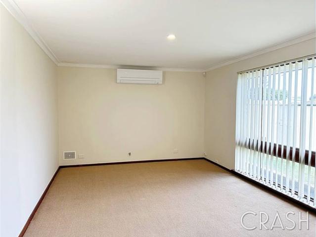 Charming 4x1 House in Hillarys Just 15 Minutes from Hillarys Boat Harbour!