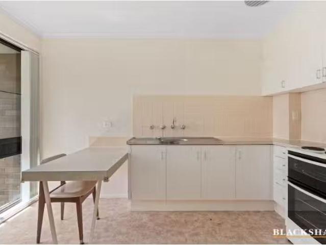 Nice 5/3 Keith Street, Scullin Apartment for rent Listed by P.