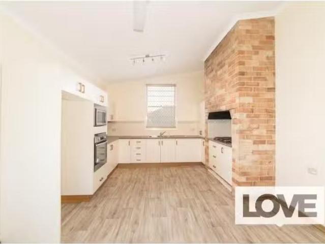 Cheap 53 Lee Street, MAITLAND House for rent Listed by Love R.