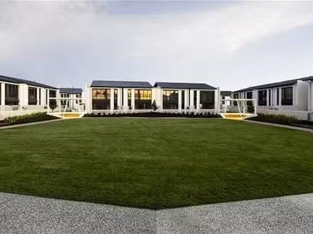 Just in! 50/1 Ancora Crescent, Hope Island, QLD 4212