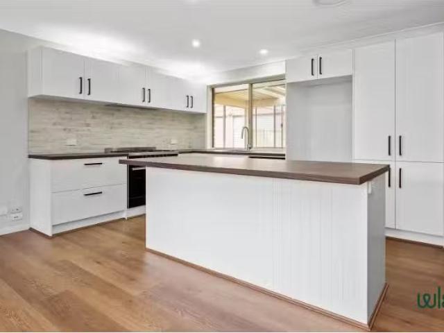 Nice 50 Eucalyptus Crescent, Metford House for rent Listed by.