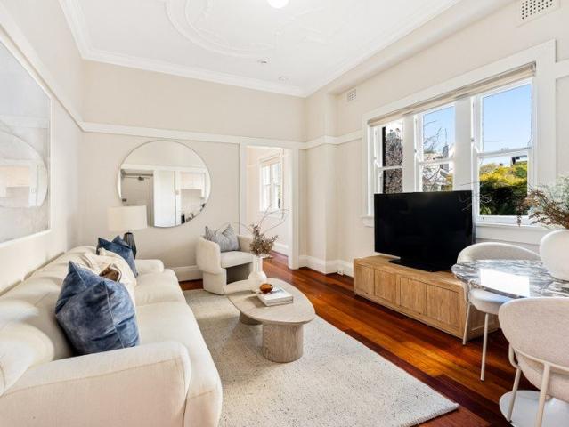 Charming 50sqm Art Deco Apartment in a Prestigious Location